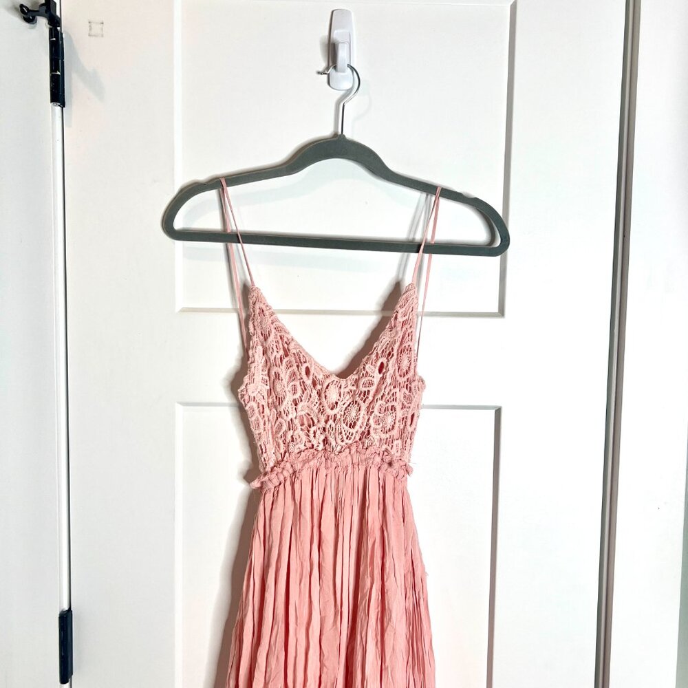Chic Blush Maxi Dress Open Back - Picture 3 of 6